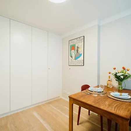 Homely - Cozy Studio, Modern, Near Theater & Kurfuerstendamm Апартаменты Берлин