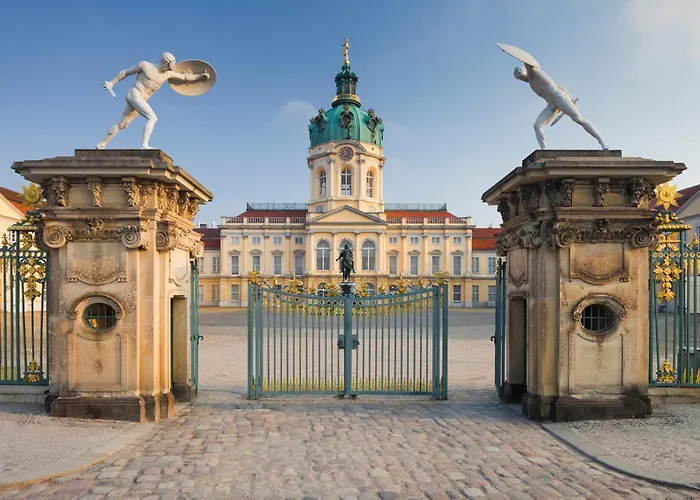 Homely - Cozy Studio, Modern, Near Theater & Kurfuerstendamm アパート *