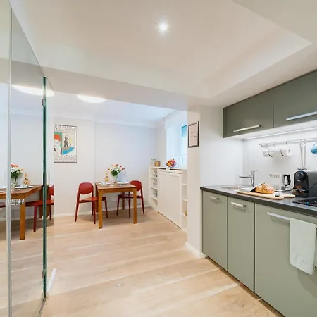 Homely - Cozy Studio, Modern, Near Theater & Kurfuerstendamm Daire Berlin