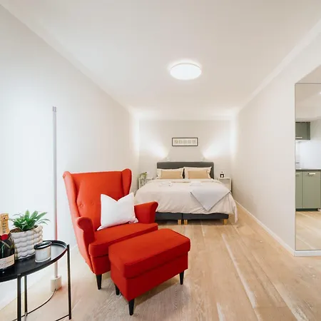 Homely - Cozy Studio, Modern, Near Theater & Kurfuerstendamm Apartman Berlin