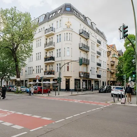 Daire Homely - Cozy Studio, Modern, Near Theater & Kurfuerstendamm *