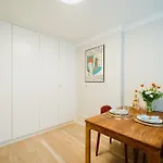 Homely - Cozy Studio, Modern, Near Theater & Kurfuerstendamm Daire Berlin