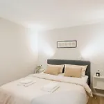 Daire Homely - Cozy Studio, Modern, Near Theater & Kurfuerstendamm Berlin