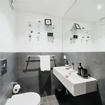 Daire Homely - Cozy Studio, Modern, Near Theater & Kurfuerstendamm *