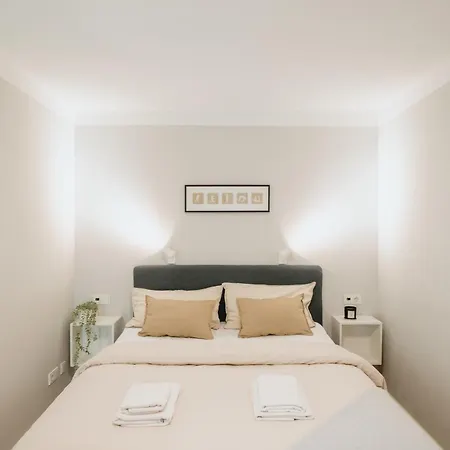 Homely - Cozy Studio, Modern, Near Theater & Kurfuerstendamm 아파트