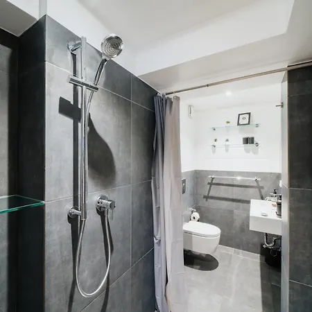 Homely - Cozy Studio, Modern, Near Theater & Kurfuerstendamm *